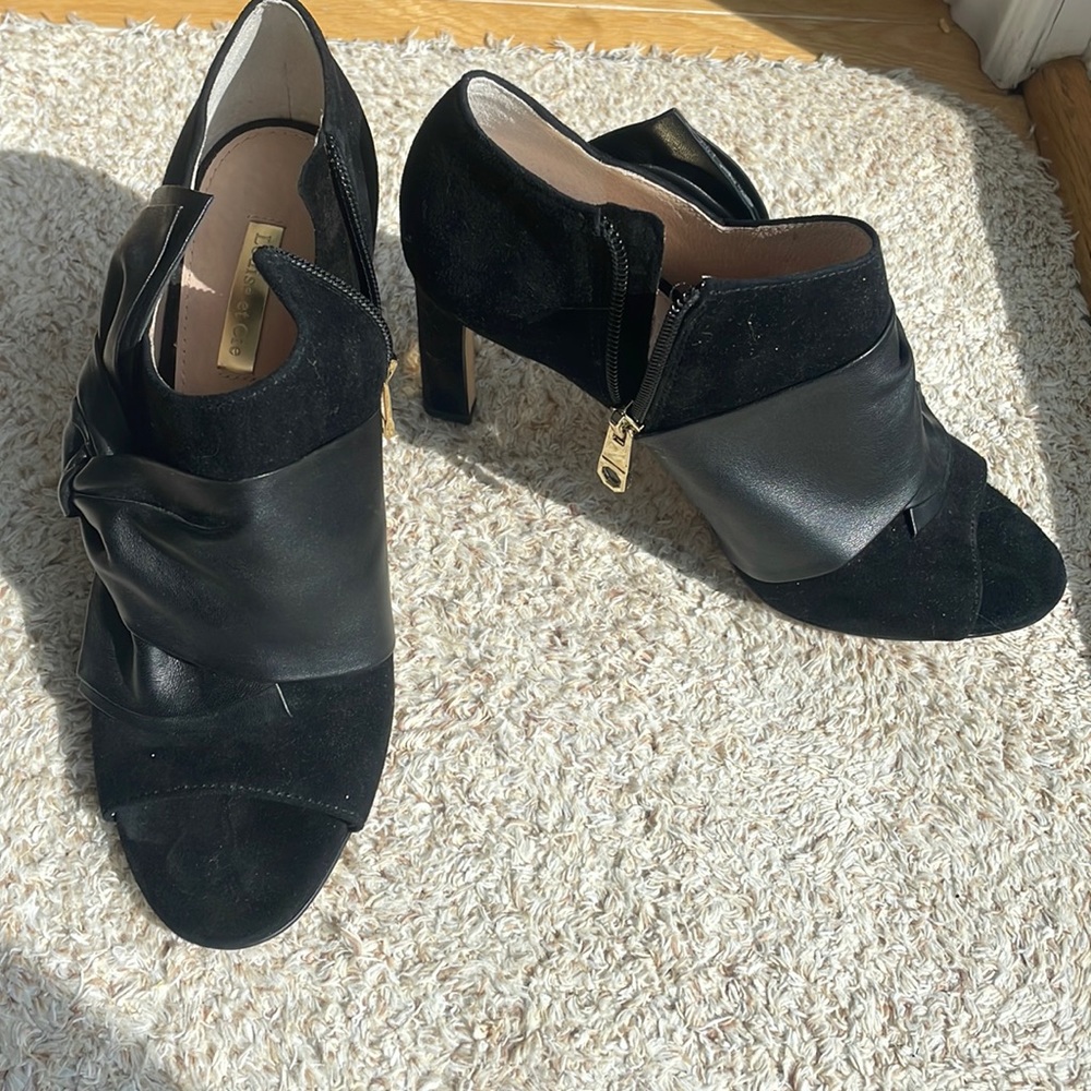 Louise et Cie black suede/leather open toe pumps. Brand New.3.25” heel. 37.5 EU
